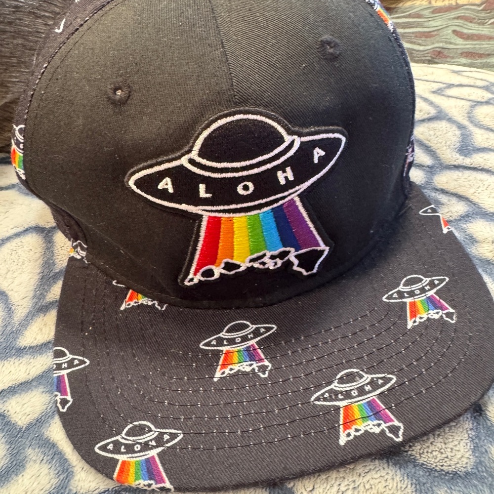 Rainbow beams Hawai’i island UFO Snapback Hat